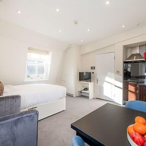 Studio met een King Size Bed